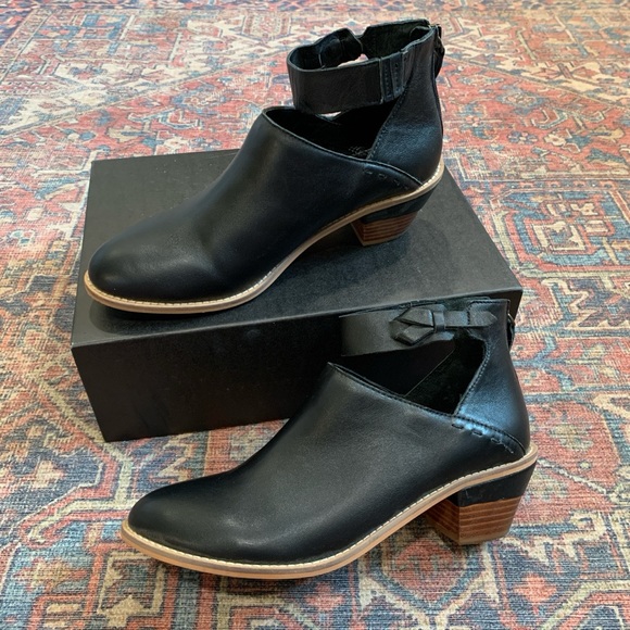Kelsi Dagger Shoes - Kelsi Dagger Heeled Black Leather Ankle Boots Size 9